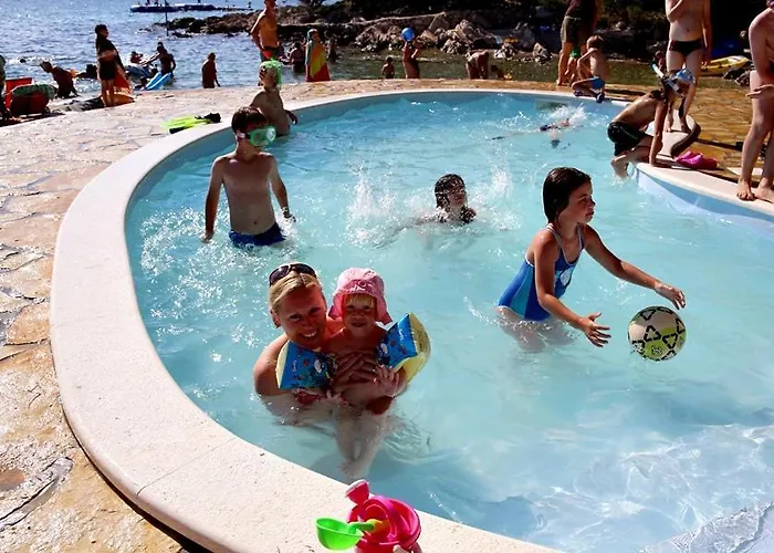 Kamp alanı Kozarica Mobile Homes 4*